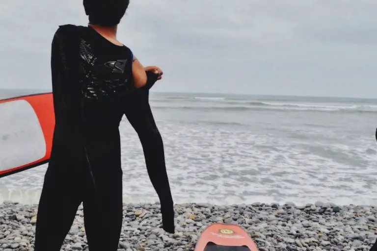 Should wetsuits be tight?
