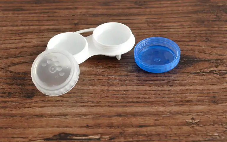 can-i-surf-with-contact-lenses